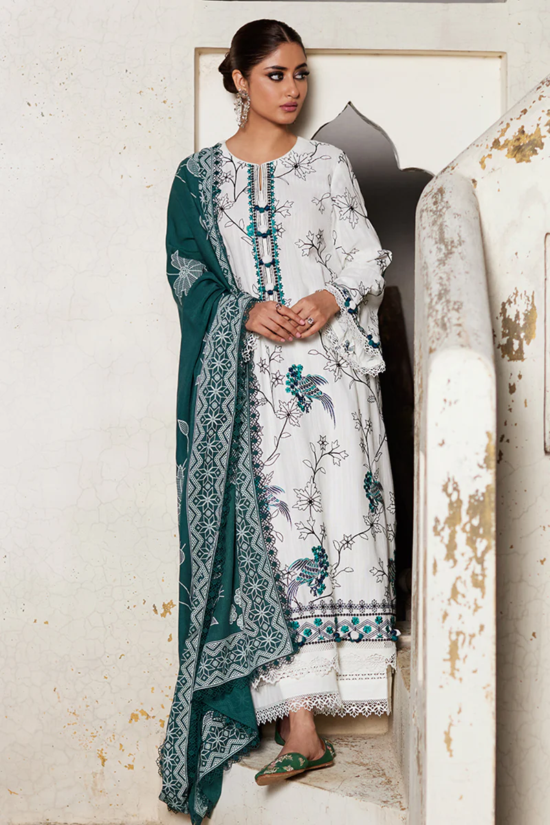 3Pc Khaddar Embroidered Suit
