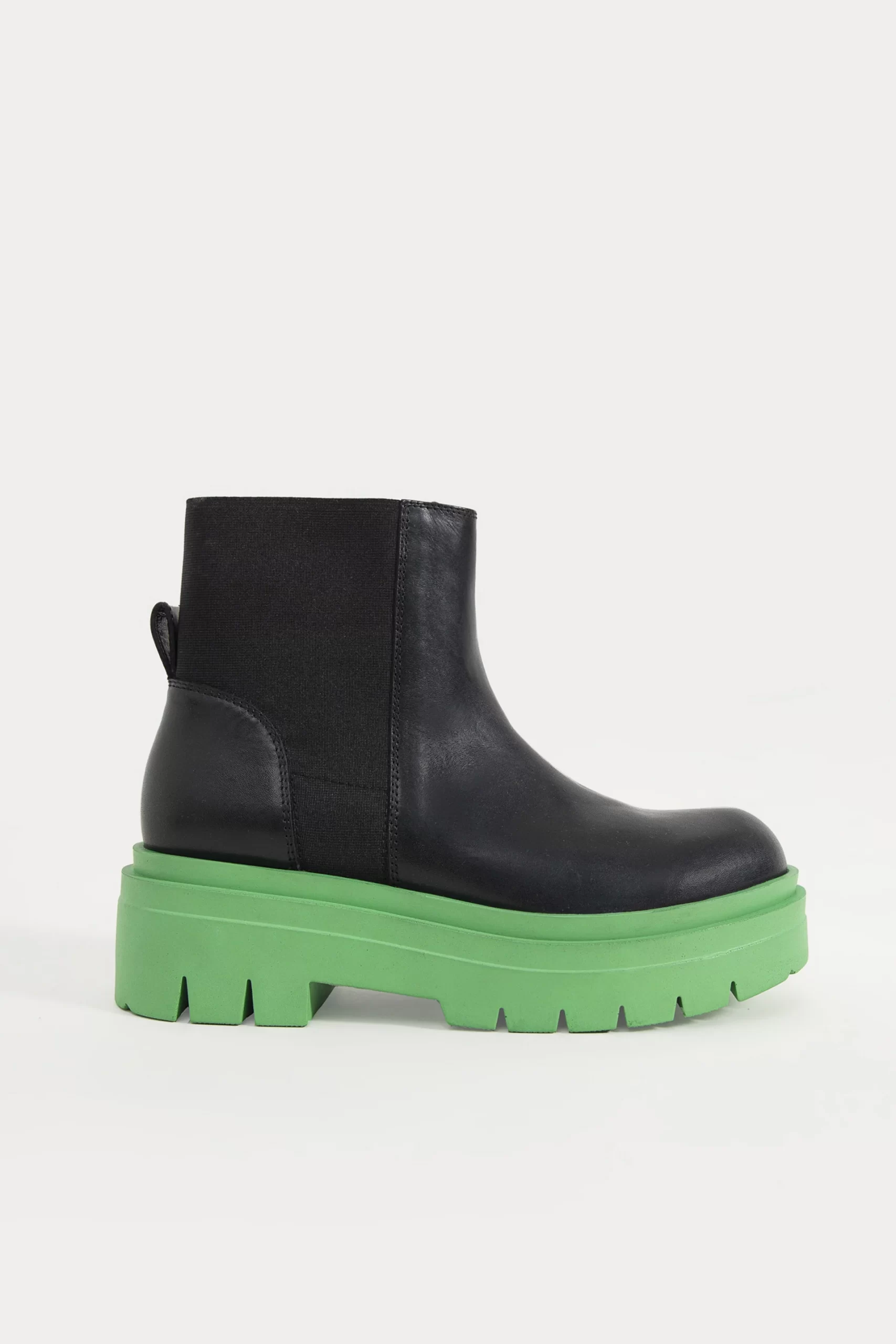 Chelsea Boots With Colored Sole