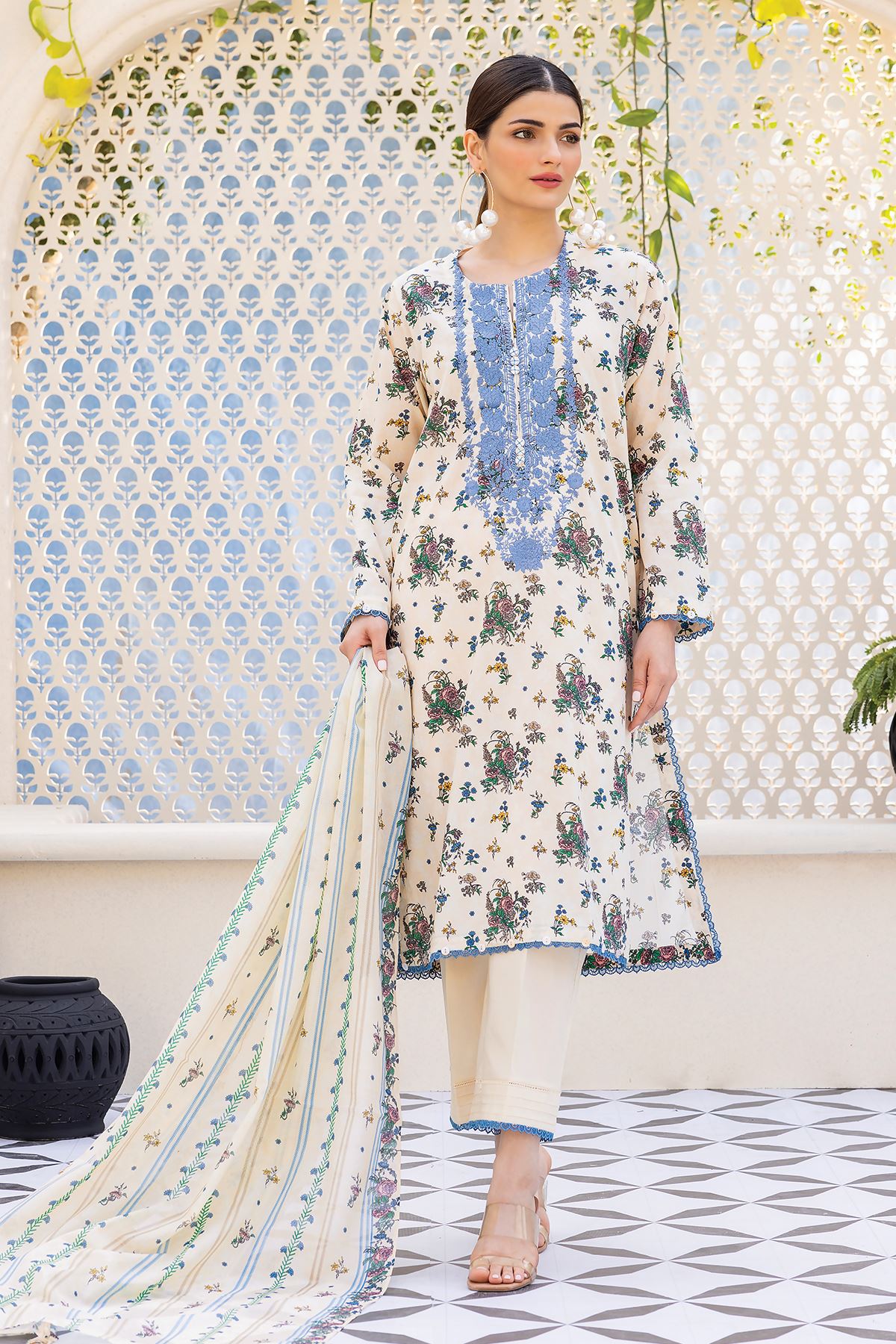 Printed Embroidered Lawn off white
